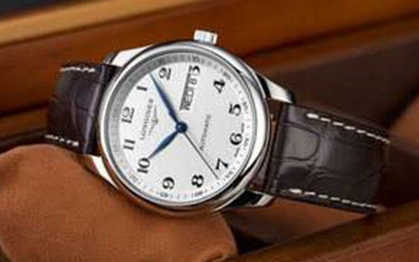 名表危機！浪琴手表遭遇灰塵侵擾，該如何應對（圖）
