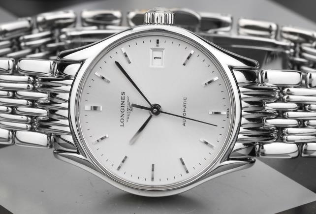 解鎖浪琴手表緊繃難題,輕松調(diào)整舒適佩戴(圖) 解鎖浪琴手表緊繃難題,輕松調(diào)整舒適佩戴(圖)