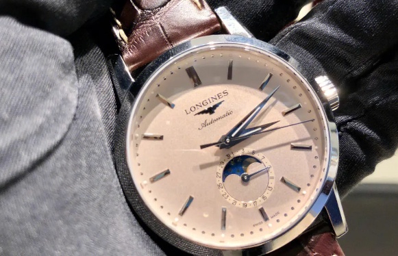 探索腕間優(yōu)雅:浪琴表帶掉色問題全面解決指南(圖) 探索腕間優(yōu)雅:浪琴表帶掉色問題全面解決指南(圖)