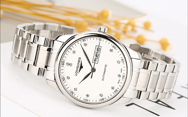 如何優雅地修復浪琴表殼劃痕,讓時光逆流回完美狀態?(圖) 如何優雅地修復浪琴表殼劃痕,讓時光逆流回完美狀態?(圖)